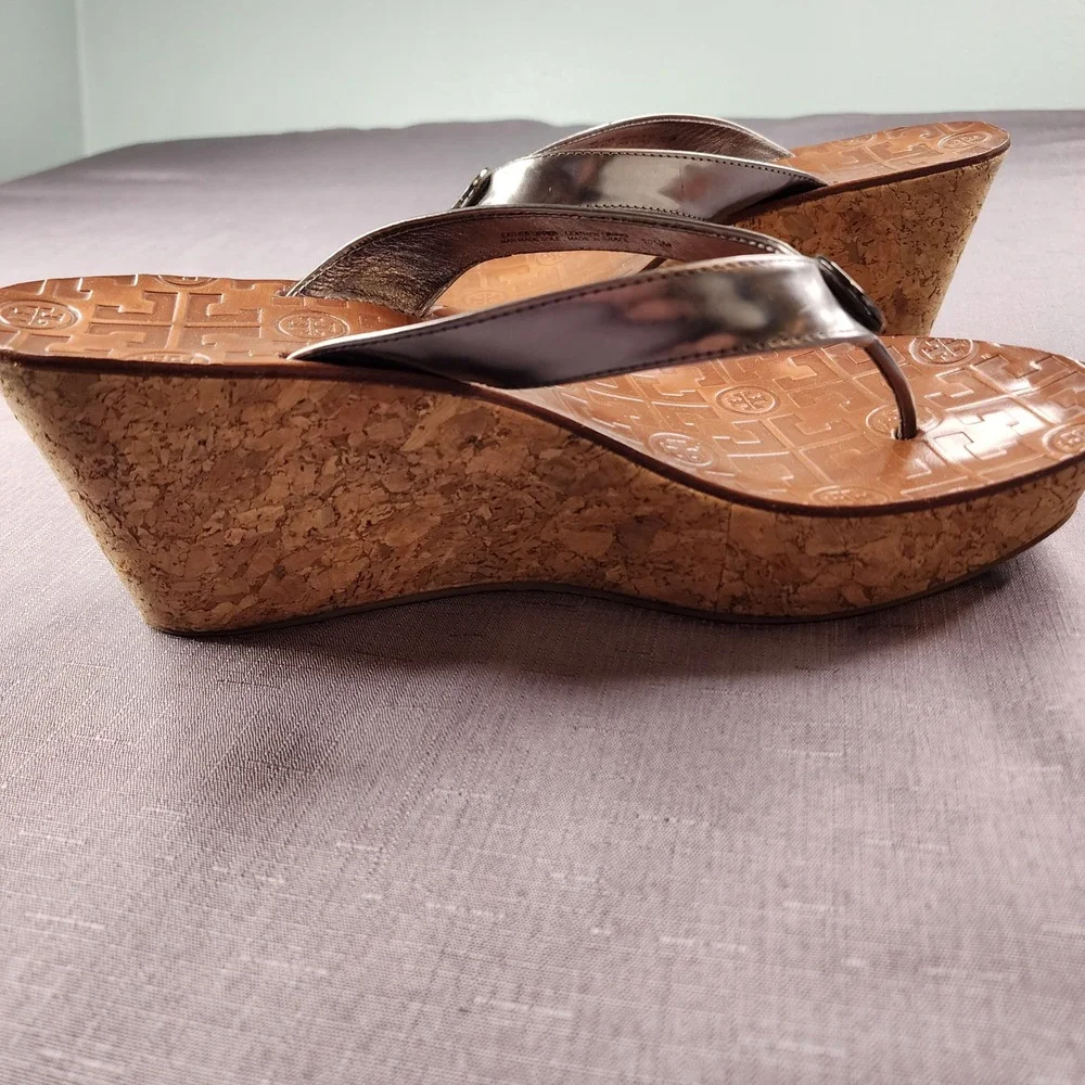 Tory Burch Thora Wedge Sandal Metallic Grey Leather Cork Platform Womens 10.5